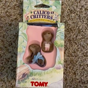 Sylvanian families/calico critters baby otter set